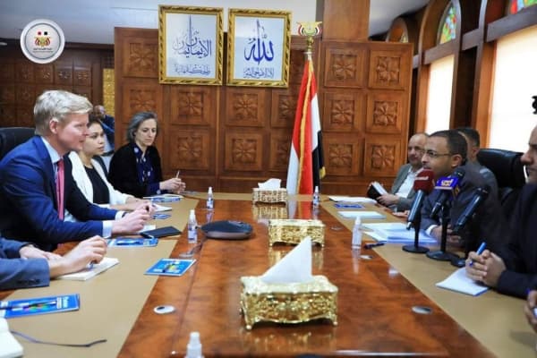 غروندبرغ يبحث في صنعاء تحييد الاقتصاد وصرف المرتبات