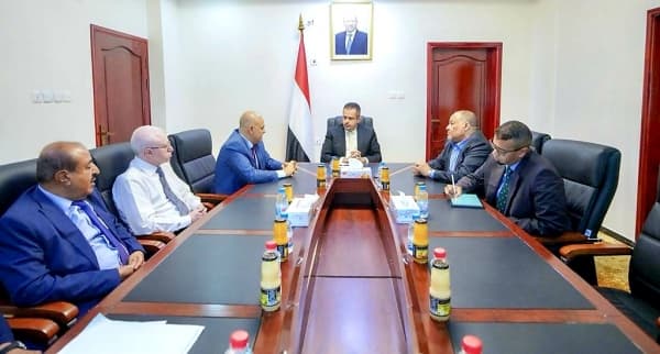 توجيهات حكومية بسرعة معالجة تداعيات حصار الحوثيين لتعز