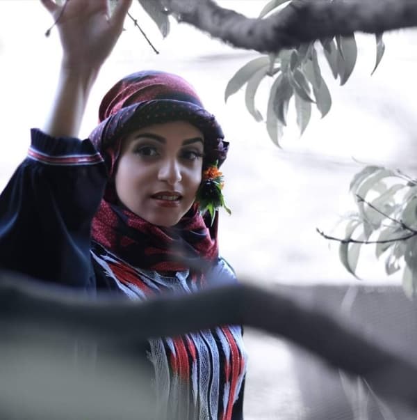الفنانة فاطمة مثنى..من اذاعة مدرسة في عمران الى كبرى مسارح القاهرة