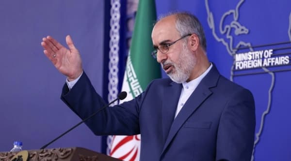 إيران تحضّ السعودية على تغيير سلوكها "غير الودي" حيالها