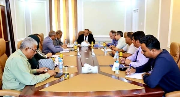 ترتيبات حكومية لتطوير وتحديث خدمات الإنترنت في مطار عدن