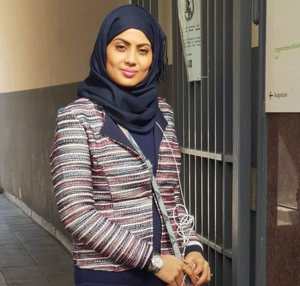 مسلحون حوثيون يعتقلون إحدى المذيعات بحجة تنقلها بدون محرم