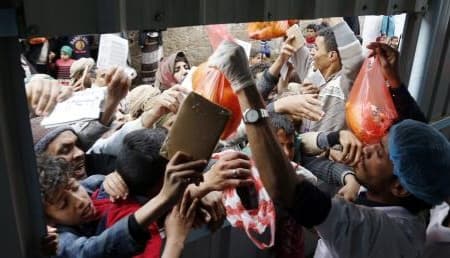 عاملات سخرة في اليمن.. أشغال شاقة دون مقابل