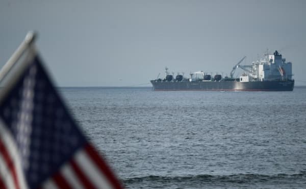 النفط ينخفض بنسبة 2٪ وسط مخاوف اقتصادية وارتفاع الدولار