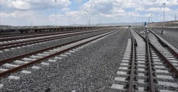 مسؤول أمريكي يبحث بالسعودية ربط الشرق الأوسط بسكك حديد