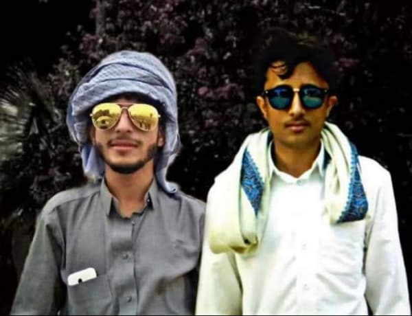 "الأمريكي للعدالة" يدعو الحكومة والحوثيين إلى إنهاء معاناة والدة شابين مخفيين لديهما