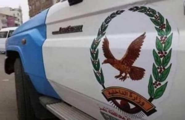 شرطة تعز تضبط 4 متهمين بابتزاز فتاتين