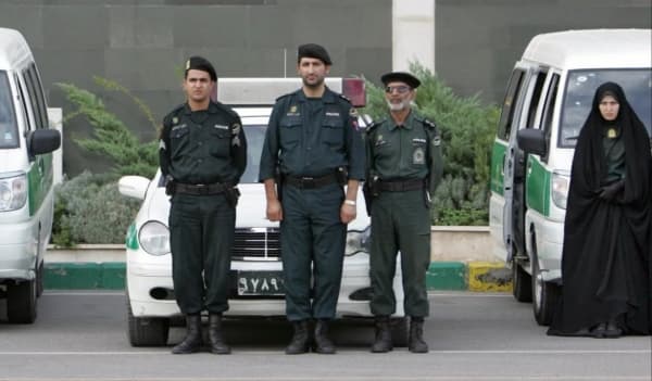 السلطات الإيرانية تعدم شخصين بتهمة الهجوم على مزار ديني