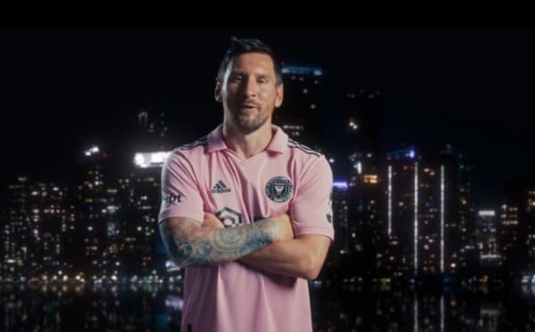 ميسي يوقع رسميا عقد انتقاله إلى إنتر ميامي الأمريكي حتى عام 2025