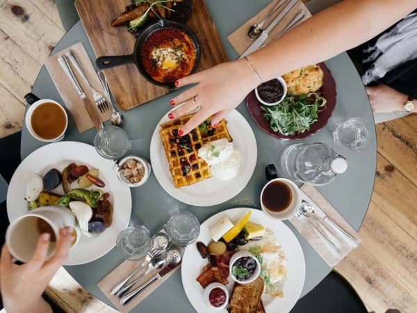 الإفطار المتأخر قد يزيد خطر الإصابة بمرض السكري