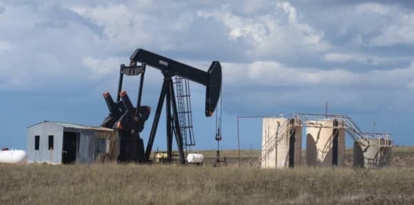 النفط يرتفع مدعوماً بتوقعات طلب قياسية ويحقق مكاسب للأسبوع السابع