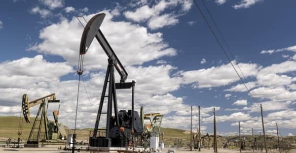 تراجع النفط 1% مع تصاعد المخاوف من استمرار التضخم