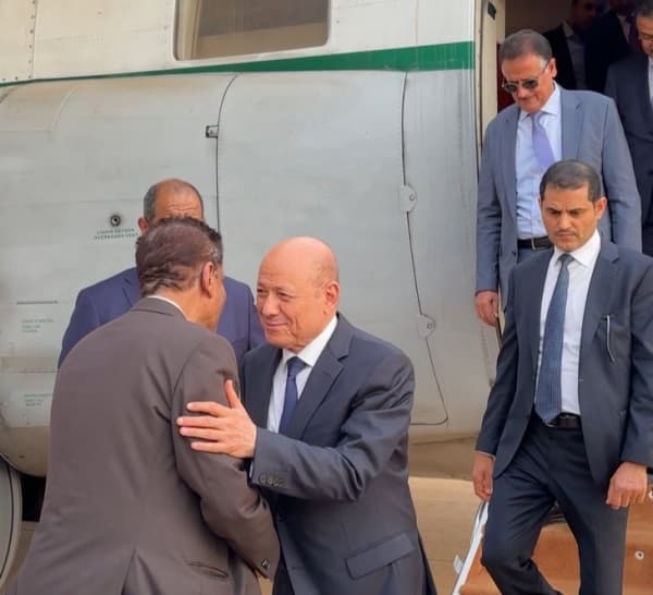 الرئيس العليمي يصل محافظة المهرة غداة دخول الاعصار "تيج" المحافظات الشرقية