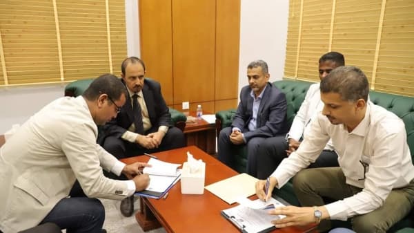 توقيع اتفاقية إعادة تأهيل خور المكلا السياحي بتمويل محلي