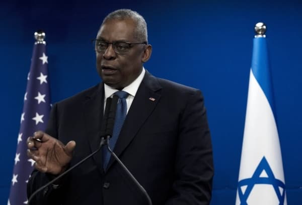 البنتاغون يُعلن عن مُهمة دولية جديدة لمواجهة الهجمات على السُفن التجارية في البحر الأحمر