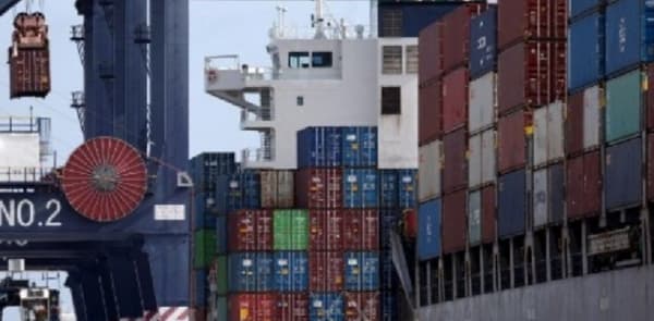 تراجع أسعار النفط مع عودة شركات الشحن الكبرى للبحر الأحمر