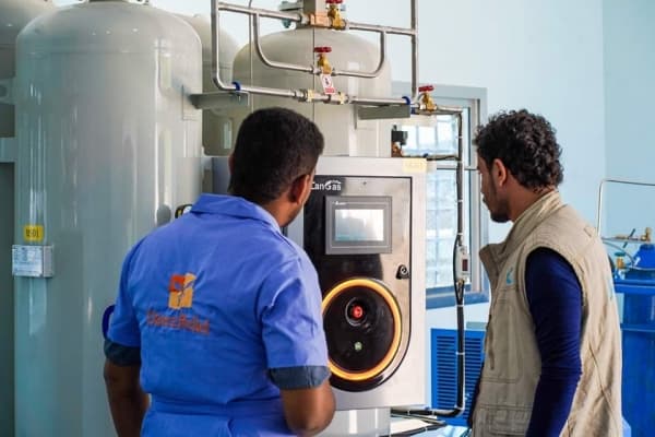 افتتاح مصنع لإنتاج الأوكسجين الطبي في شبوة بتمويل أمريكي