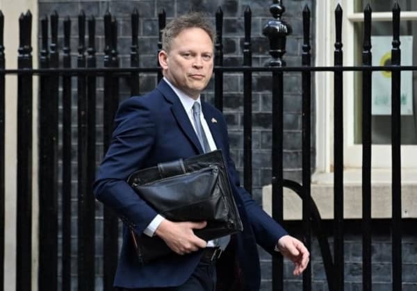 بريطانيا تقول ان الهجوم الأخير للحوثيين في البحر الأحمر كان "الأكبر" منذ بدء حرب غزة