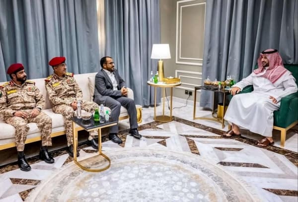 السعودية تواجه "وضعا صعبا" بعد الضربات الأميركية والبريطانية على الحوثيين