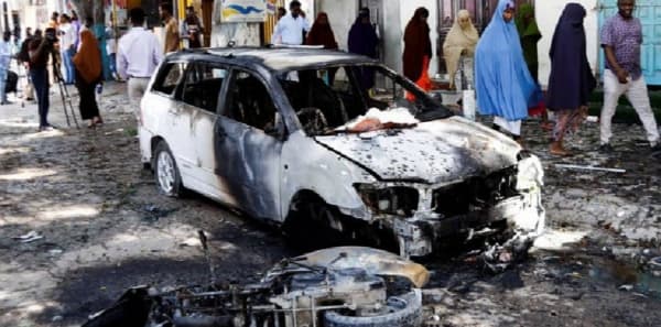 مقتل وإصابة 5 أشخاص بتفجير انتحاري في العاصمة الصومالية