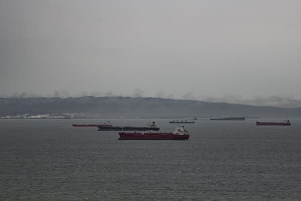 توترات البحر الأحمر ترفع تكاليف ناقلات النفط