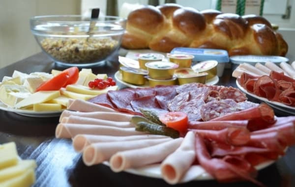 كيف تؤثِّر المواد الحافظة في الأطعمة على صحة الأمعاء؟