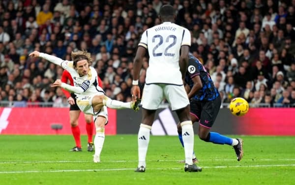 ريال مدريد يحتفظ بصدارة الدوري الإسباني بهدف مودريتش