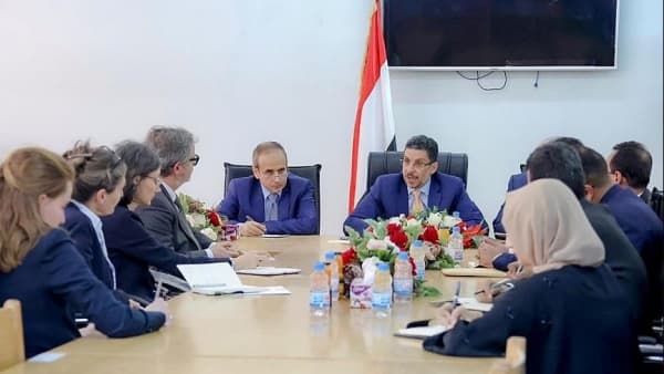 محادثات يمنية أوروبية بشأن أزمة البحر الأحمر