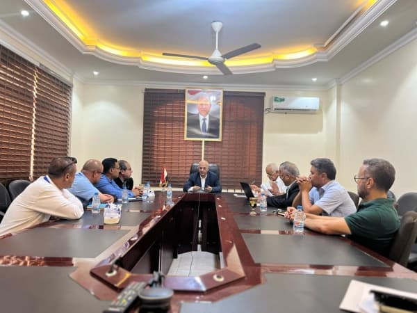 الحكومة المعترف بها تطالب بدعم دولي للتخلص من آثار التهديد البيئي لسفينة "روبيمار" الغارقة