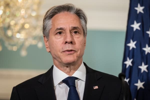 بلينكن يوجه رسالة إلى الحوثيين بشأن غرق السفينة "روبيمار"