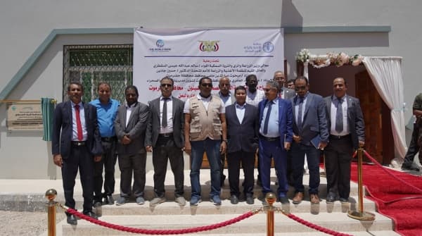 "الفاو" تسلّم السلطات المحلية بحضرموت مركزاً جديداً لمكافحة الجراد الصحراوي
