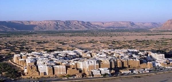 مسلحو قبائل حضرموت يستولون على 5 قطاعات نفطية