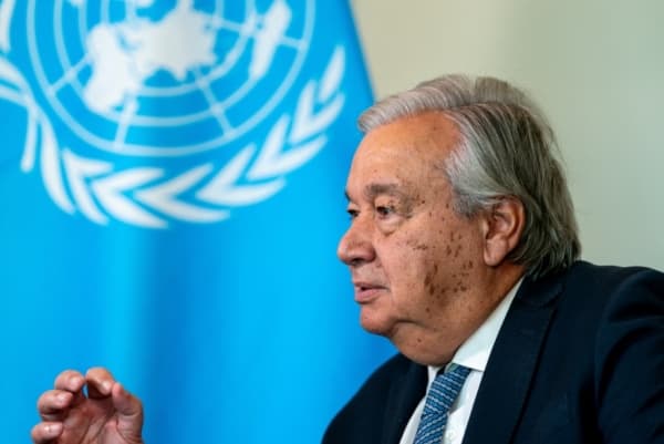 غوتيريش يندد بمقتل ستة من موظفي الأونروا في غارات إسرائيلية استهدفت مدرسة في قطاع غزة