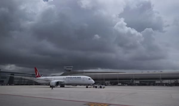 هبوط اضطراري لطائرة بسبب وفاة قائدها