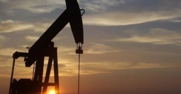 أسعار النفط تتراجع مع متابعة آخر المستجدات الجيوسياسية