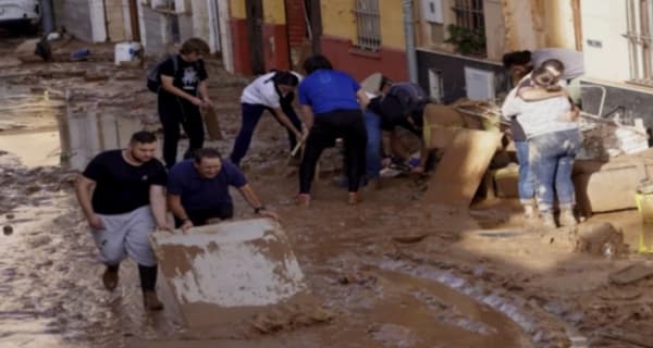 توقعات أولية بوفاة 500 شخص ومئات المفقودين جراء الفيضانات المدمرة في اسبانيا