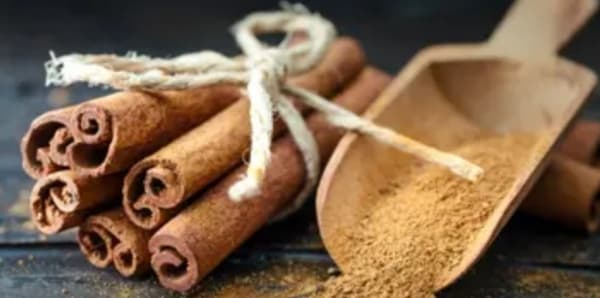 منها إنقاص الوزن.. 10 أسباب مبهرة لتناول كوب ماء بالقرفة صباح