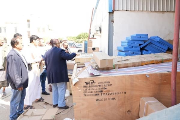 تسليم معدات وأجهزة طبية لمستشفى رغوان في مأرب بتمويل محلي