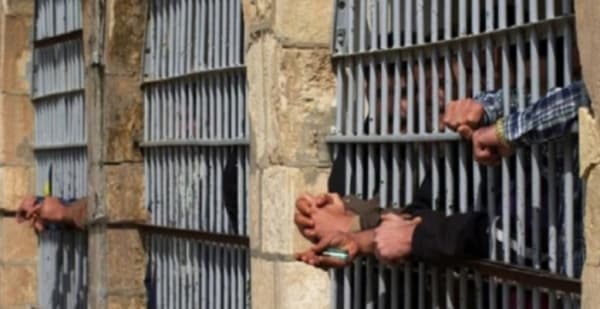 وفاة مواطن في سجون الحوثيين في البيضاء واتهامات بتعذيبه