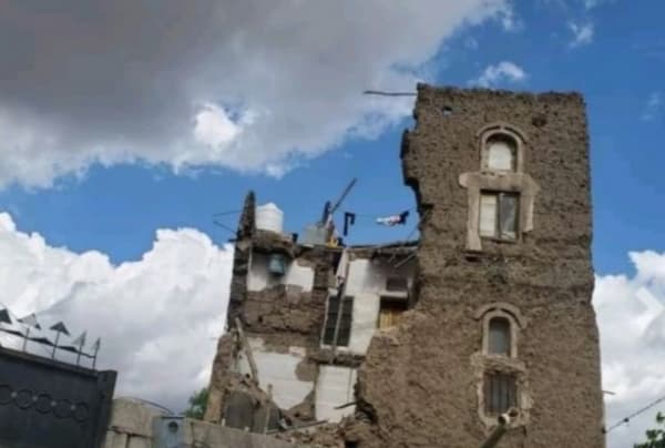 وفاة شقيقين بانهيار منزل في أبين