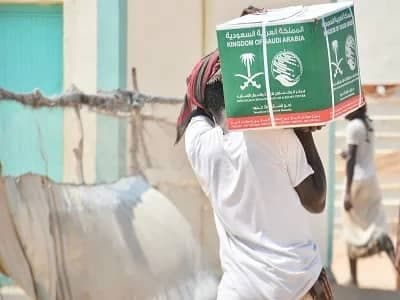 مركز الملك سلمان يوزع 1100 حقيبة شتوية في المهرة وشبوة