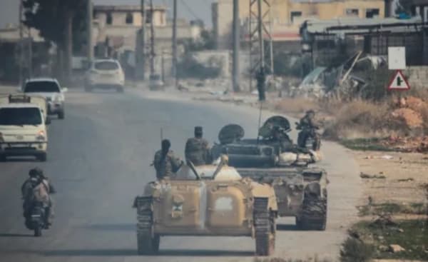 مقاتلو المعارضة يقتربون من حماة في ضغط على الأسد وحلفائه