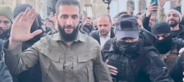 كيف سقط حكم دام 54 عاما خلال 11 يوما فقط