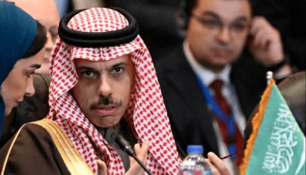وزير الخارجية السعودي "يجب تجنب وقوع حرب بين إسرائيل وإيران"