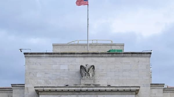 الفدرالي الأميركي يتجه إلى تثبيت أسعار الفائدة وسط ضغط التضخم وترامب