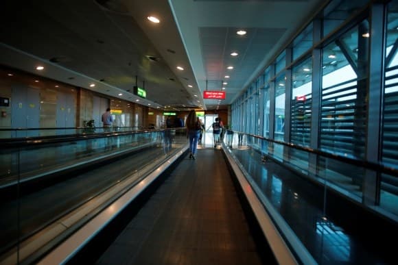 إطلاق أول رحلة جوية من مطار الريان إلى القاهرة بعد توقف 10 سنوات