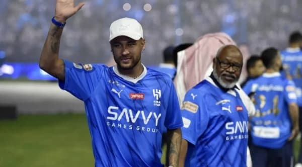 الهلال يعلن رحيل البرازيلي نيمار بالتراضي وسط تقارير عن عودته إلى سانتوس